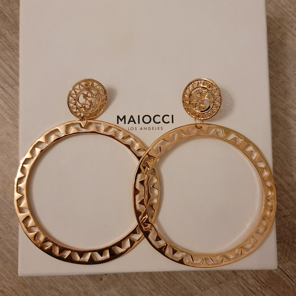 Gold colored maiocci earrings